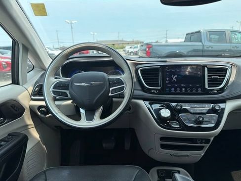 Used 2019 Chrysler Pacifica Limited FWD image 23