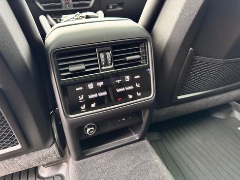 Used 2025 Porsche Cayenne GTS AWD/4WD image 36