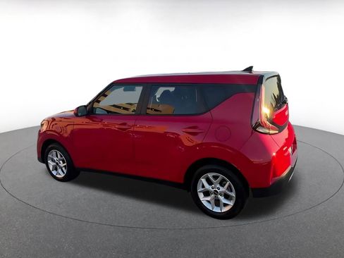 Used 2025 Kia Soul LX w/ LX Technology Package image 9