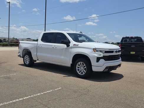 Used 2023 Chevrolet Silverado 1500 RST w/ Z71 Off-Road Package AWD/4WD image 3