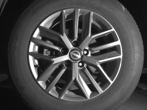 Used 2023 Nissan Rogue S FWD image 12