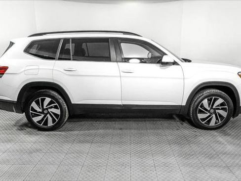 Used 2024 Volkswagen Atlas SE FWD image 8
