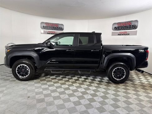 Used 2024 Toyota Tacoma TRD Off-Road image 7