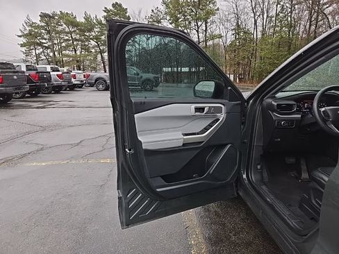 Used 2023 Ford Explorer XLT w/ Equipment Group 202A AWD/4WD image 40