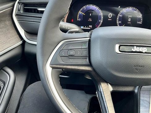 New 2026 Jeep Grand Cherokee Altitude AWD/4WD image 19