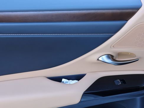 Used 2025 Lexus ES 350 Luxury w/ Technology Package image 34