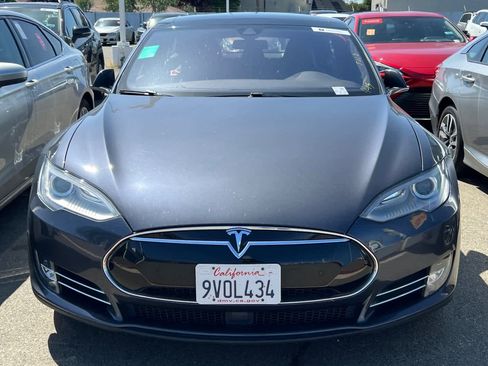 Used 2015 Tesla Model S 85D image 2