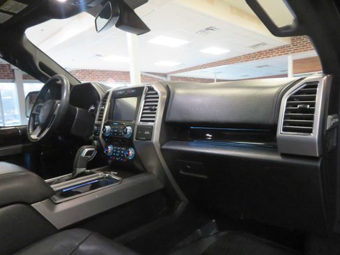 Used 2016 Ford F150 Platinum w/ Equipment Group 701A Luxury image 36