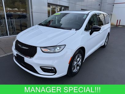 Used 2024 Chrysler Pacifica Limited