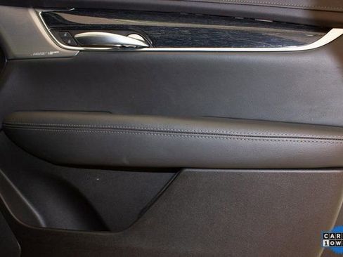 Used 2025 Cadillac XT5 Premium Luxury image 11