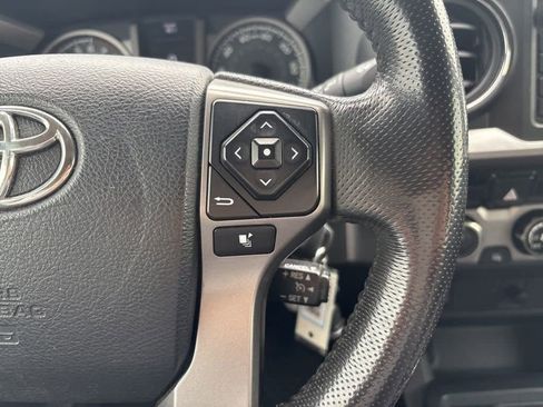 Used 2017 Toyota Tacoma SR5 image 21