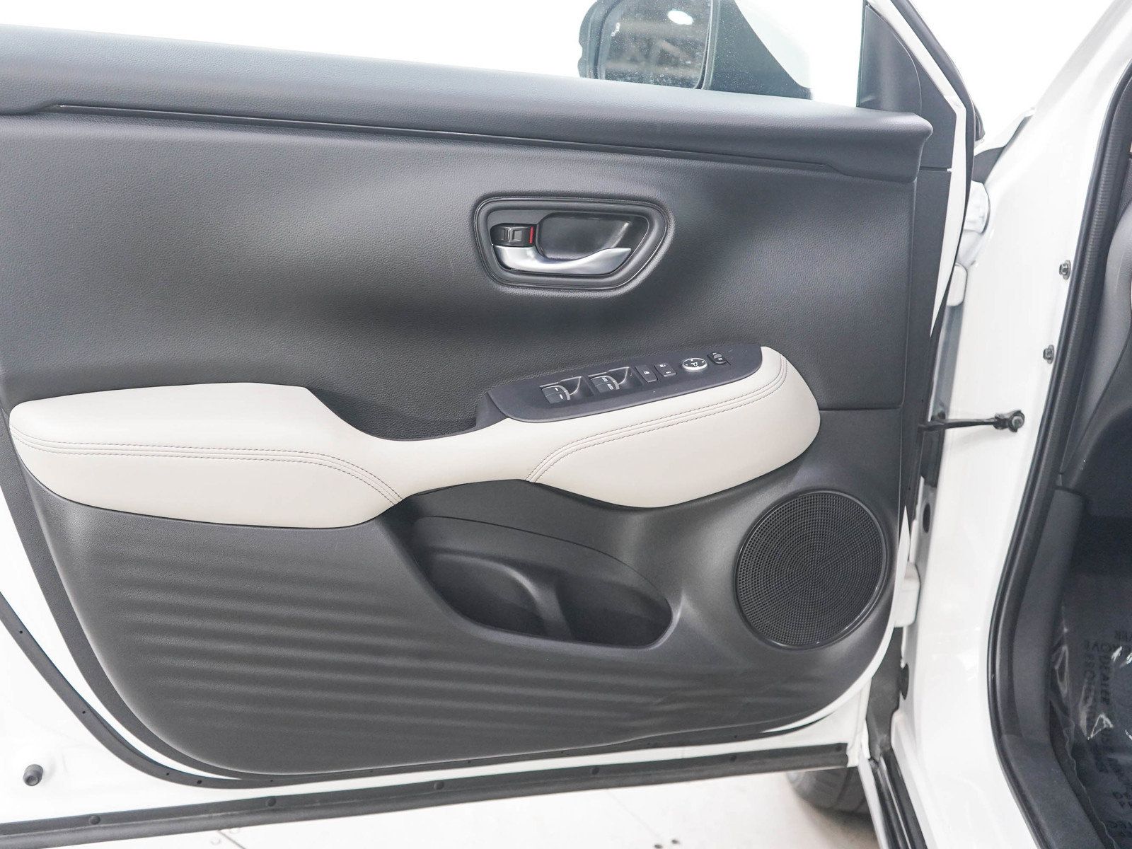 Used 2025 Honda HR-V EX-L image 18