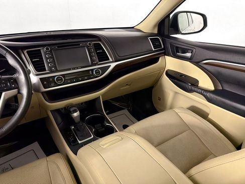 Used 2016 Toyota Highlander Limited image 25