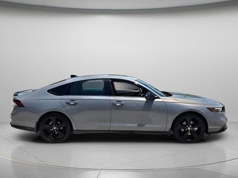 Used 2025 Honda Accord Sport image 8