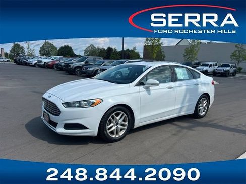 Used 2015 Ford Fusion SE FWD image 1