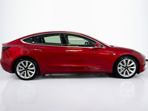 Used 2019 Tesla Model 3 Standard Range Plus image 4