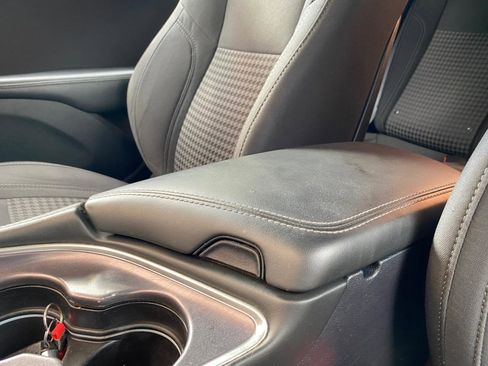 Used 2016 Dodge Challenger SXT image 49