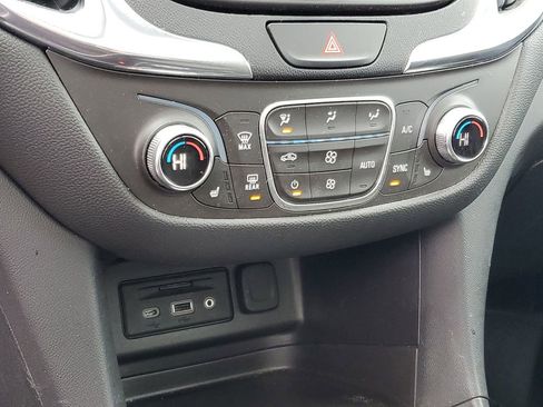 Certified 2019 Chevrolet Equinox LT w/ Sun & Navigation Package image 21