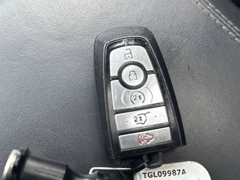 Used 2021 Ford Explorer Platinum w/ Equipment Group 601A AWD/4WD image 29