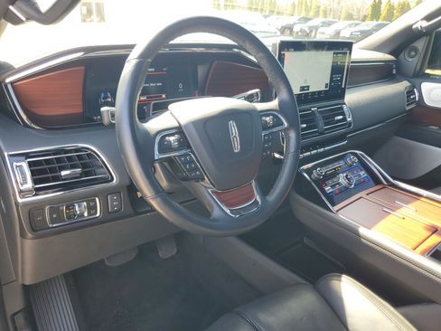 Used 2023 Lincoln Navigator Reserve image 13