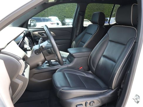 Used 2023 Chevrolet Traverse Premier FWD image 17