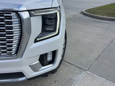 Used 2021 GMC Yukon XL Denali w/ Denali Premium Package RWD image 13
