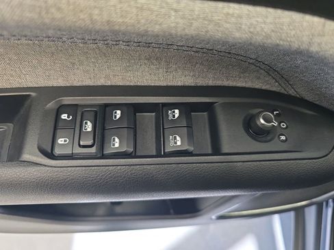 Used 2024 Jeep Compass Latitude image 15