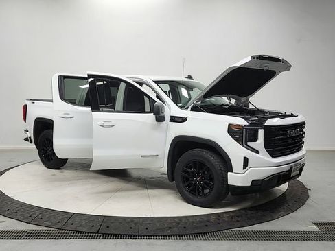Used 2024 GMC Sierra 1500 Elevation w/ Preferred Package AWD/4WD image 9