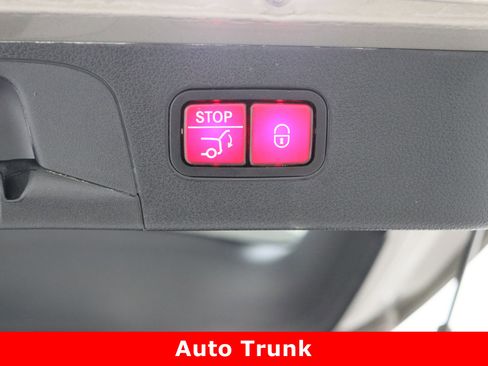 Used 2020 Mercedes-Benz GLC 300 4MATIC image 35