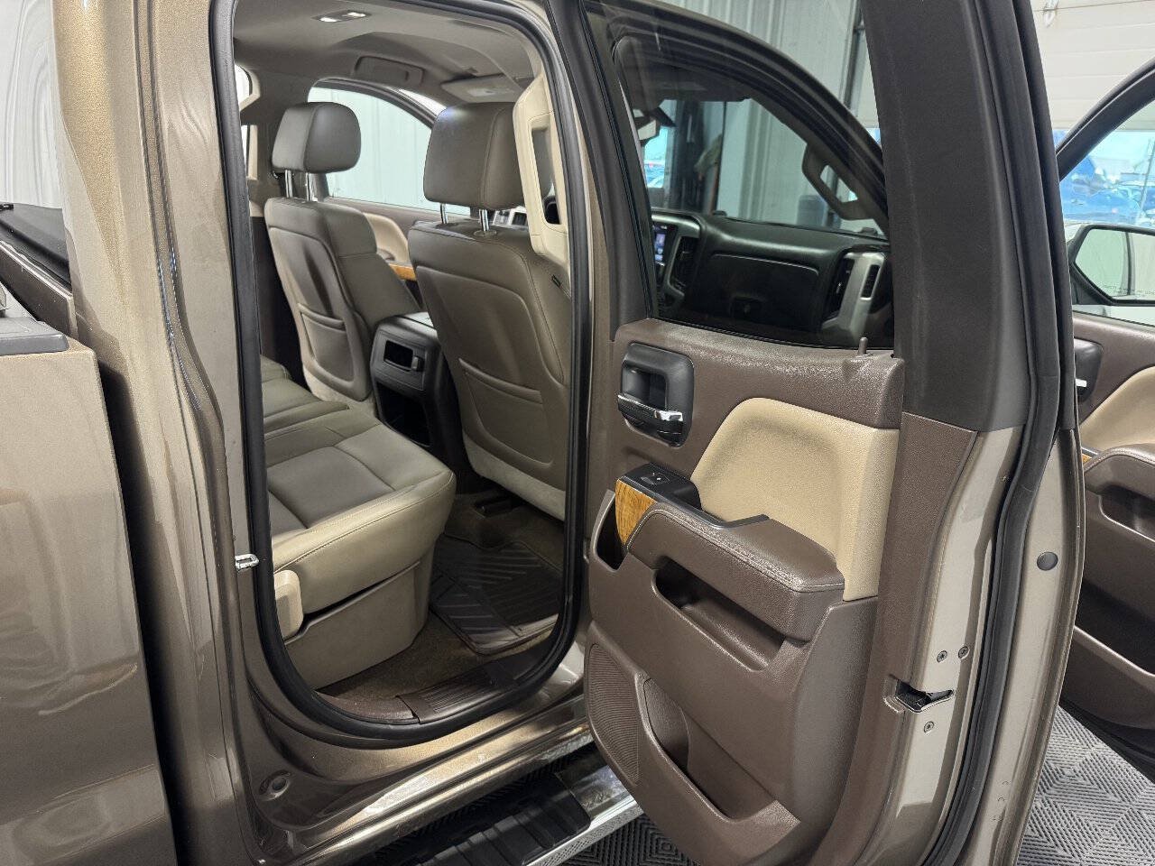 Used 2015 GMC Sierra 1500 SLT w/ SLT Preferred Package AWD/4WD image 18
