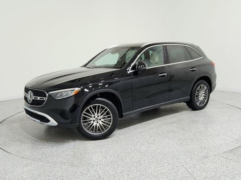 Certified 2025 Mercedes-Benz GLC 300 image 1
