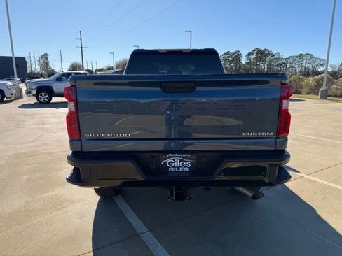 Used 2025 Chevrolet Silverado 2500 Custom w/ Custom Value Package image 4
