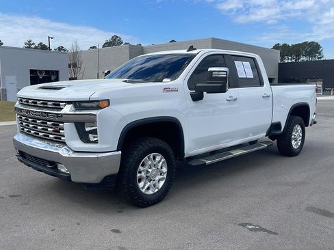 Used 2023 Chevrolet Silverado 2500 LT w/ Convenience Package image 3