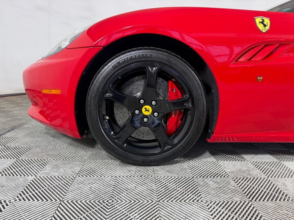 Used 2010 Ferrari California RWD image 11