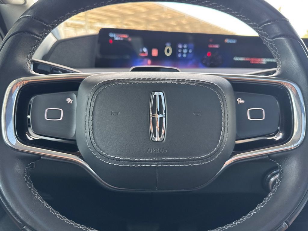 Certified 2025 Lincoln Navigator L Reserve AWD/4WD image 23