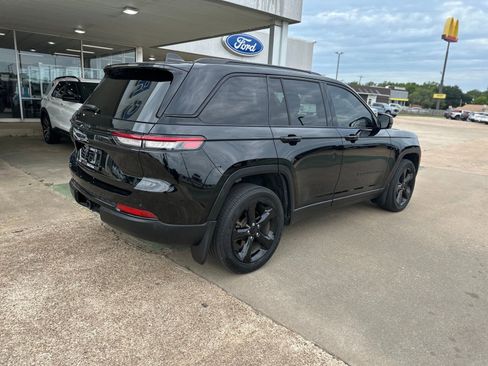 Used 2023 Jeep Grand Cherokee Altitude image 2