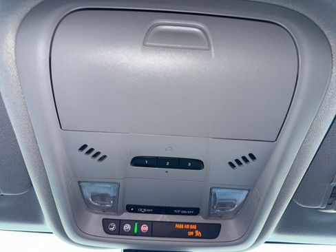Used 2022 Chevrolet Equinox Premier FWD image 24