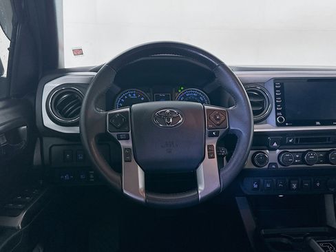 Used 2020 Toyota Tacoma Limited AWD/4WD image 18