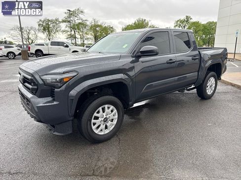 Used 2025 Toyota Tacoma SR image 2