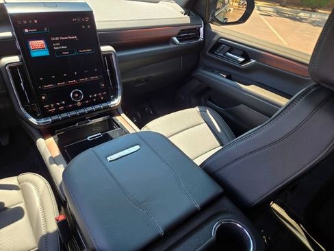 Used 2026 GMC Yukon Denali w/ Sun & Power Step Package AWD/4WD image 17