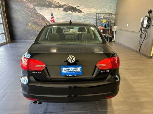 Used 2011 Volkswagen Jetta SE FWD image 27