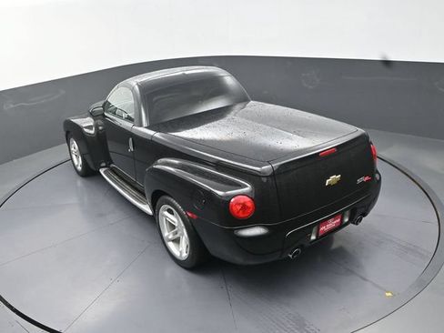 Used 2004 Chevrolet SSR w/ Preferred Equipment Group RWD image 23