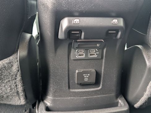Used 2019 Jeep Wrangler Unlimited Sahara w/ Cold Weather Group AWD/4WD image 17