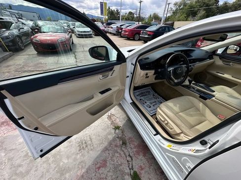 Used 2014 Lexus ES 350 w/ Luxury Package FWD image 9