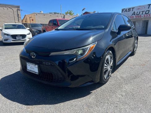 Used 2020 Toyota Corolla LE FWD image 2
