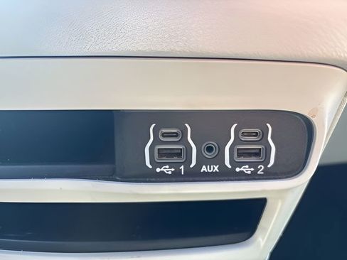Used 2022 Chrysler Voyager LX FWD image 24