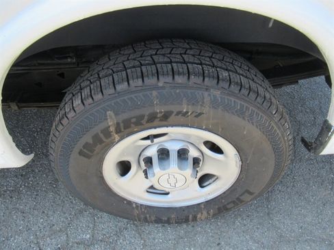 Used 2017 Chevrolet Express 2500 image 25