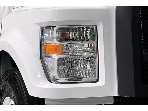 Used 2023 Ford F750 2WD Regular Cab Super Duty image 25