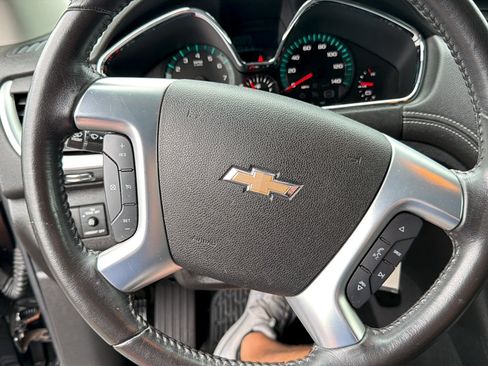 Used 2016 Chevrolet Traverse LT w/ Style and Technology Package FWD image 18