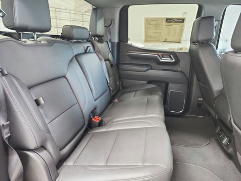 Used 2025 GMC Sierra 1500 SLT image 42